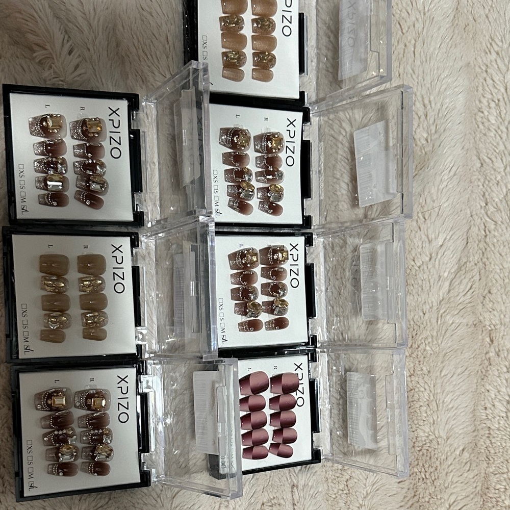 Chic Nail Set - Brown and Gold 7 sets total